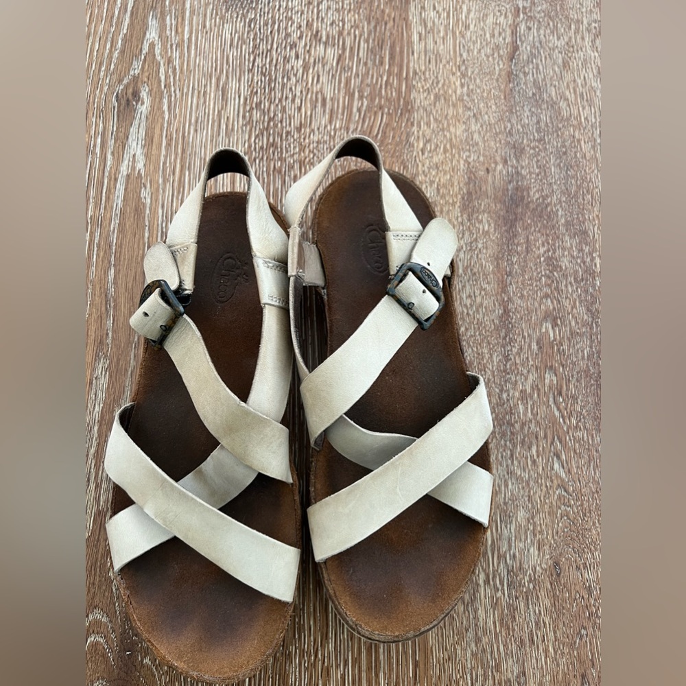 Chaos leather women’s Wayfarer sandal size 7. (38)